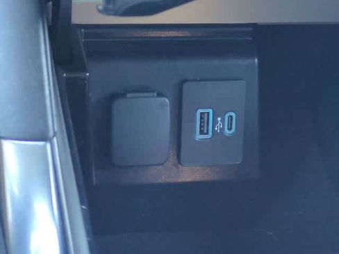 Used 2023 Ford Explorer Limited AWD/4WD image 31