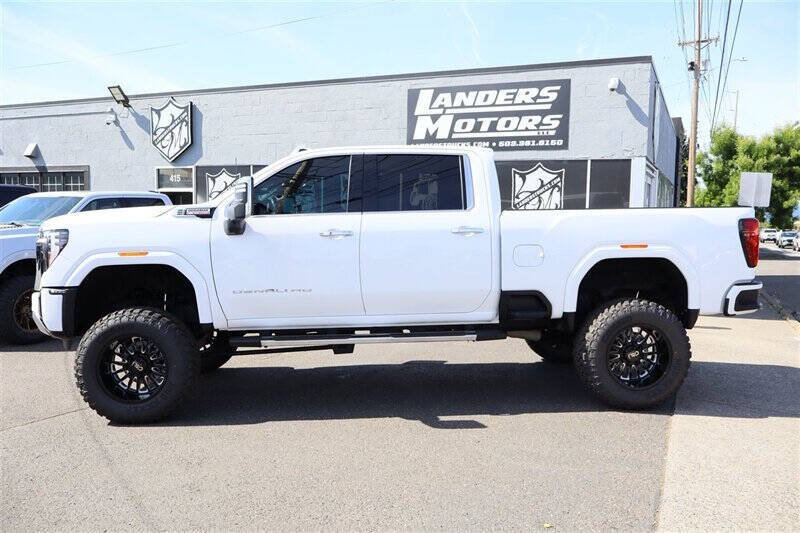 Used 2025 GMC Sierra 3500 Denali w/ Denali Reserve Package AWD/4WD image 2