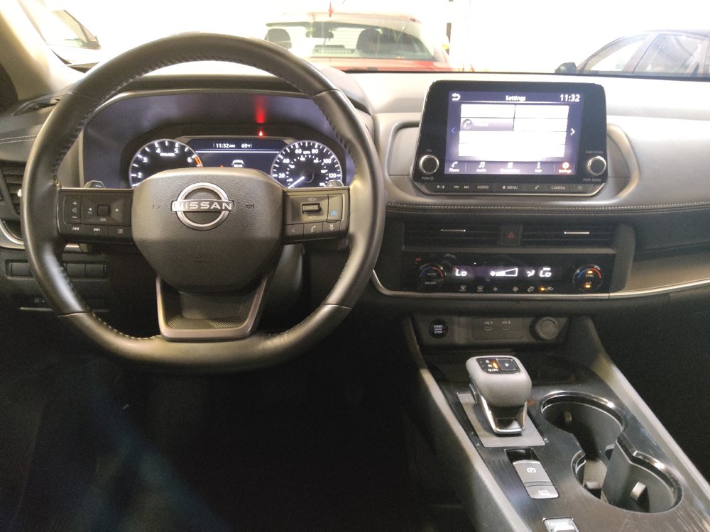 Used 2025 Nissan Rogue SV FWD image 22