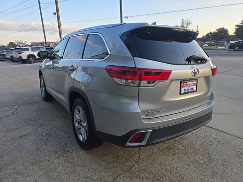Used 2018 Toyota Highlander Limited image 22
