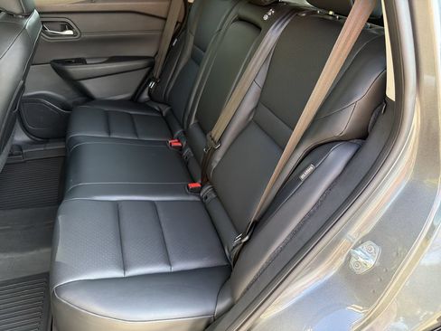 Used 2023 Nissan Rogue SV w/ SV Premium B Package FWD image 19
