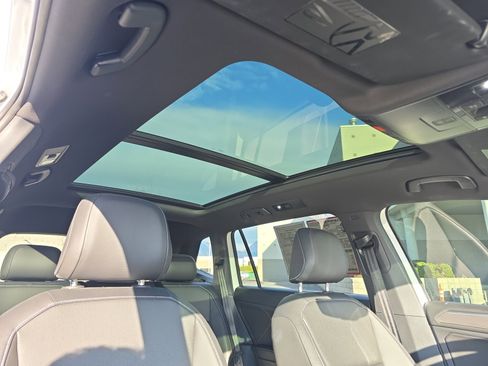 Used 2022 Volkswagen Tiguan SE R-Line image 35