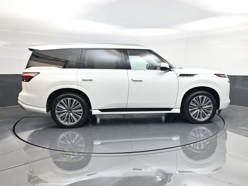Used 2025 INFINITI QX80 Sensory image 2
