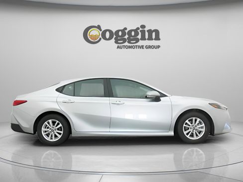 Used 2026 Toyota Camry LE w/ Convenience Package FWD image 22