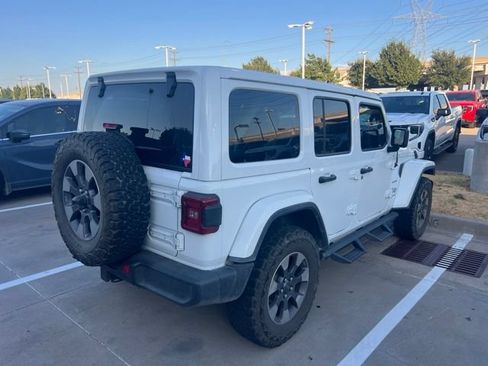 Used 2018 Jeep Wrangler Unlimited Sahara AWD/4WD image 4