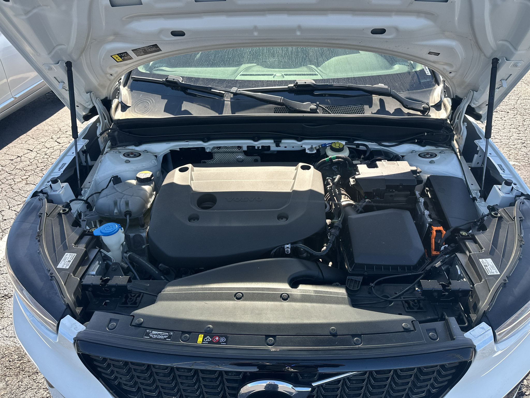 Used 2023 Volvo XC40 B4 Ultimate FWD image 19