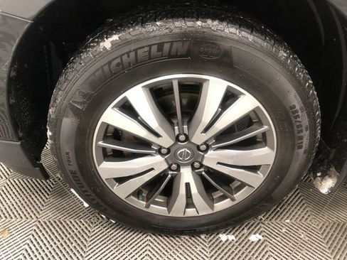 Used 2020 Nissan Pathfinder SV image 27