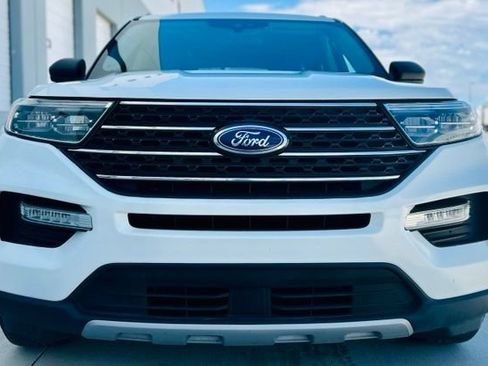 Certified 2023 Ford Explorer XLT AWD/4WD image 2