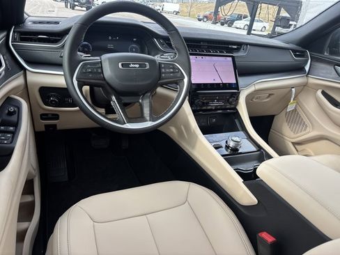 New 2025 Jeep Grand Cherokee Limited w/ Trailer Tow Package image 15