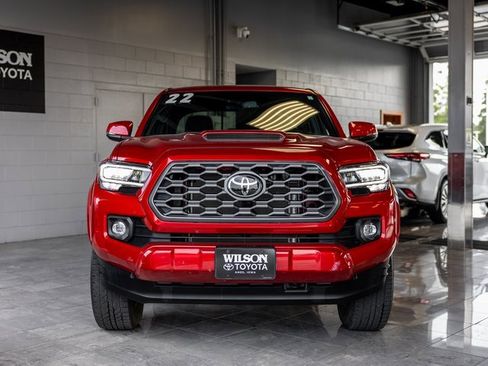 Used 2022 Toyota Tacoma TRD Sport w/ Technology Package image 3