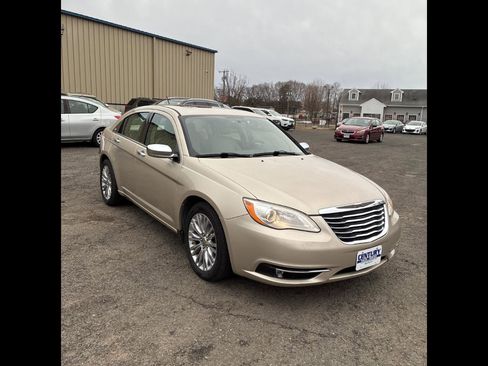 Used 2013 Chrysler 200 Limited image 1