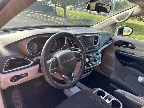 Used 2022 Chrysler Voyager LX FWD image 21