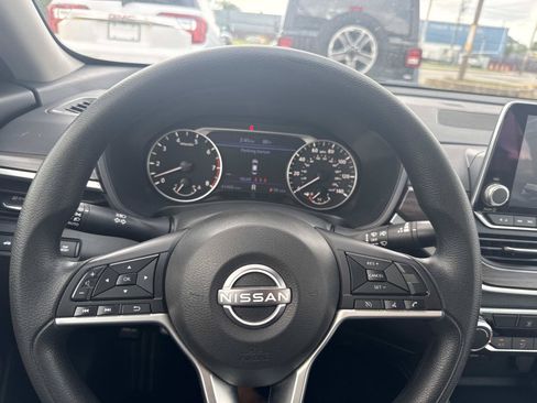 Used 2023 Nissan Altima 2.5 SV FWD image 28