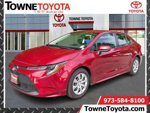 Certified 2022 Toyota Corolla LE FWD image 1