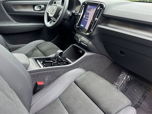 Used 2023 Volvo XC40 Recharge Ultimate w/ Protection Package Premier image 18