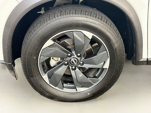Used 2025 Nissan Rogue SV AWD/4WD image 35