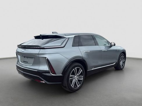 Used 2024 Cadillac Lyriq Luxury AWD/4WD image 6