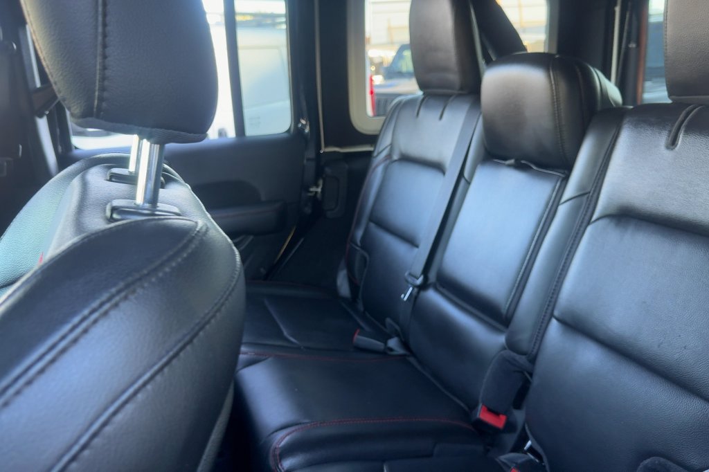 Used 2023 Jeep Wrangler Unlimited Rubicon AWD/4WD image 12
