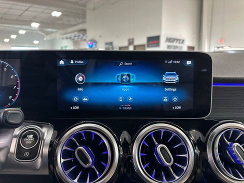 Used 2021 Mercedes-Benz GLB 250 w/ Premium Package image 27