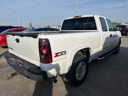 Used 2007 Chevrolet Silverado 1500 LT w/ Extended Cab Value Package image 10