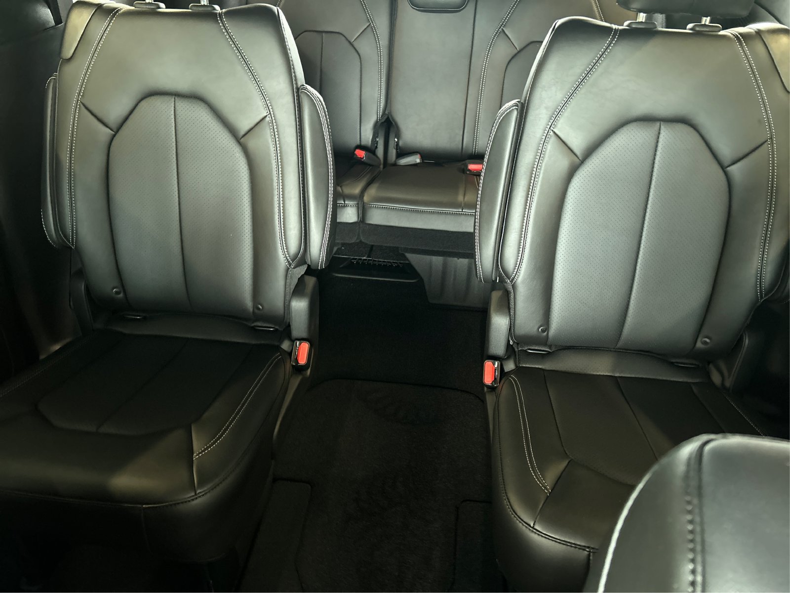 New 2027 Chrysler Pacifica Select w/ Family Tech Group FWD image 13