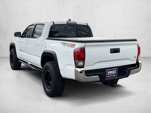 Used 2017 Toyota Tacoma TRD Off-Road w/ Tow Package (A/T) image 5