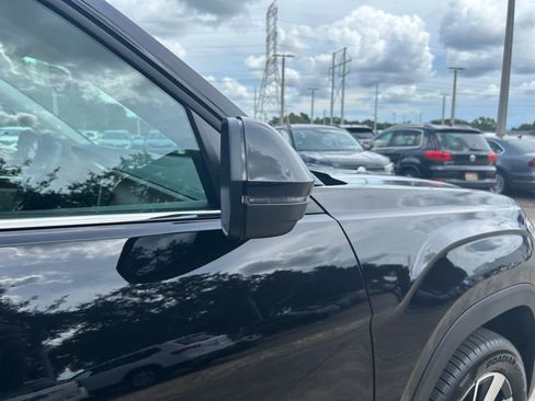 New 2026 Volkswagen Atlas SE image 28