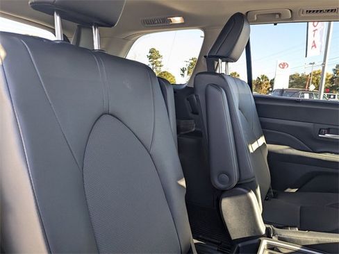Certified 2025 Toyota Grand Highlander FWD image 29