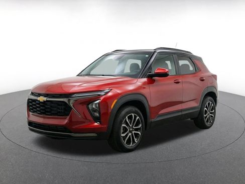 Used 2025 Chevrolet TrailBlazer LT FWD image 3