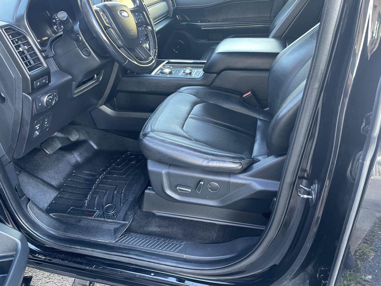 Used 2018 Ford Expedition Limited w/ Equipment Group 301A AWD/4WD image 11