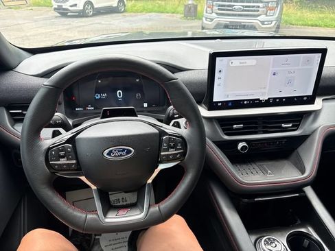 Used 2025 Ford Explorer ST AWD/4WD image 10