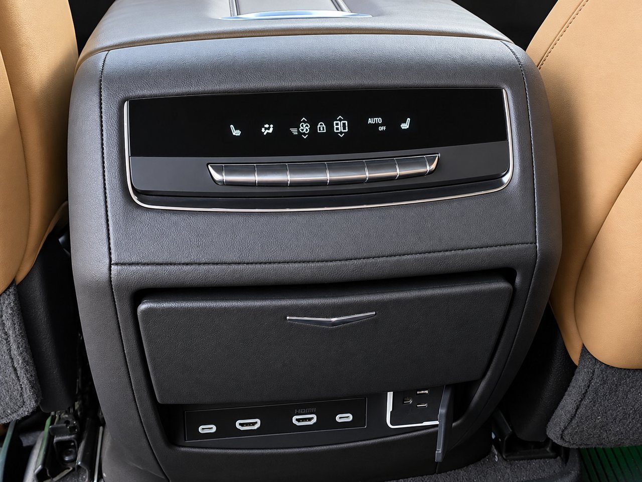 Used 2021 Cadillac Escalade ESV Premium Luxury w/ LPO, Illumination Package AWD/4WD image 31