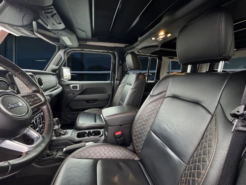 Used 2021 Jeep Wrangler Unlimited Sahara image 2