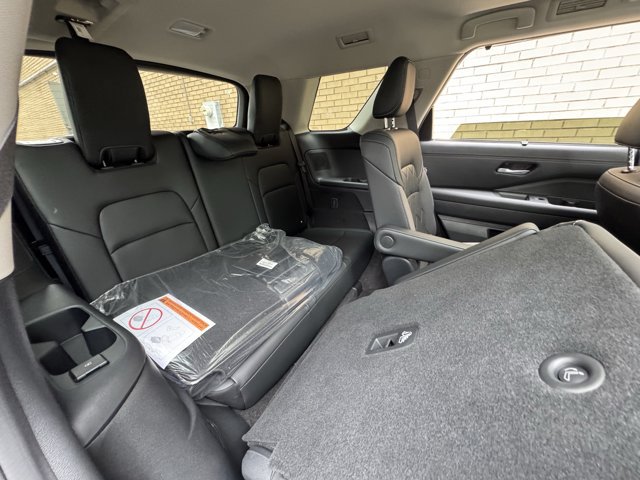 New 2026 Nissan Pathfinder Platinum AWD/4WD image 9