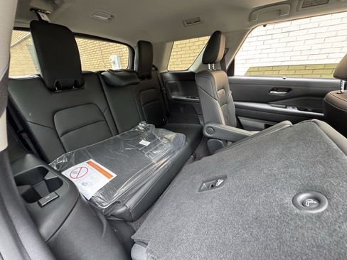 New 2026 Nissan Pathfinder Platinum AWD/4WD image 9