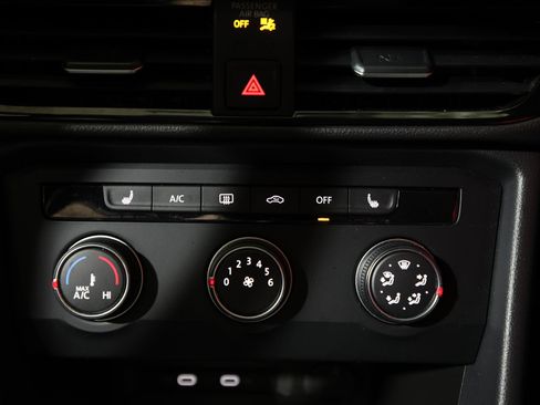 Used 2022 Volkswagen Taos SE image 21