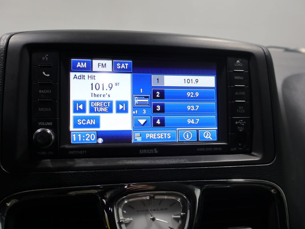 Used 2012 Chrysler Town & Country Touring w/ Entertainment Group #1 FWD image 22