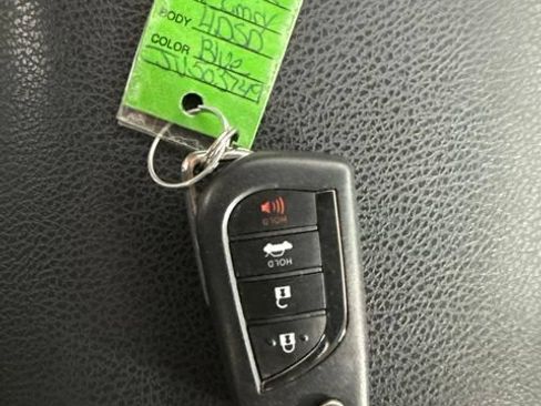 Used 2018 Toyota Camry LE FWD image 30