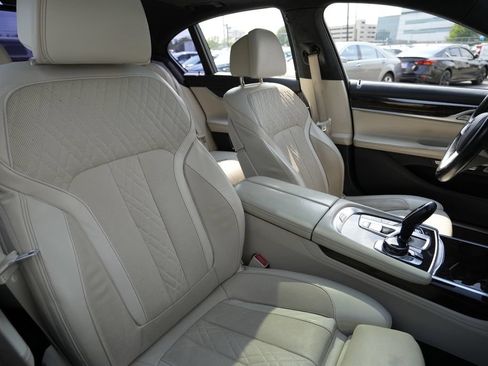 Used 2016 BMW 750i xDrive AWD/4WD image 32