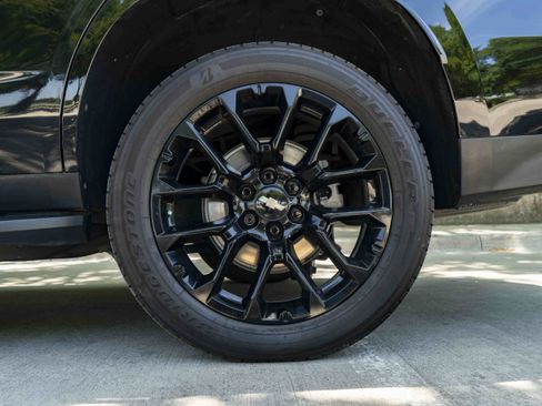 Used 2023 Chevrolet Tahoe Premier AWD/4WD image 16