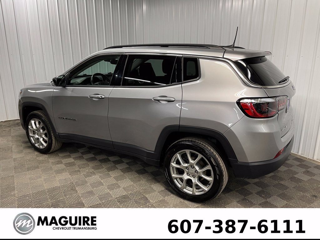 Used 2022 Jeep Compass 4WD image 6