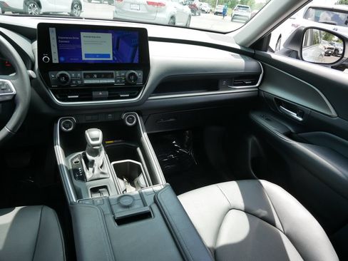 Certified 2025 Toyota Grand Highlander AWD image 14