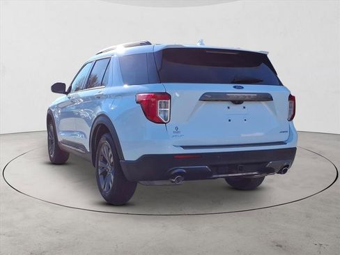 Used 2021 Ford Explorer XLT w/ Equipment Group 202A image 6