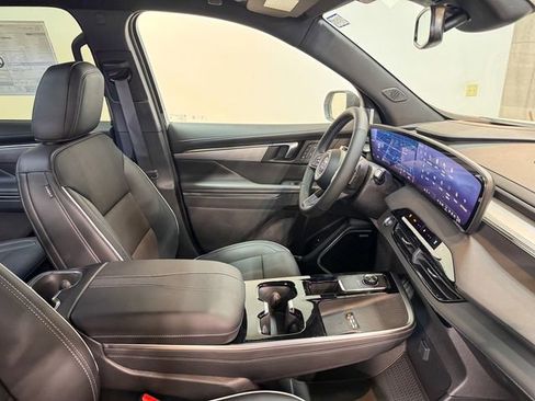 New 2025 Buick Enclave Preferred w/ Power Package image 24