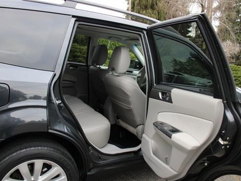 Used 2012 Subaru Forester 2.5X Limited image 6