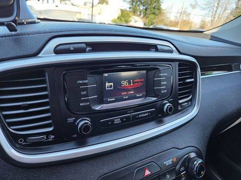 Used 2016 Kia Sorento LX image 30