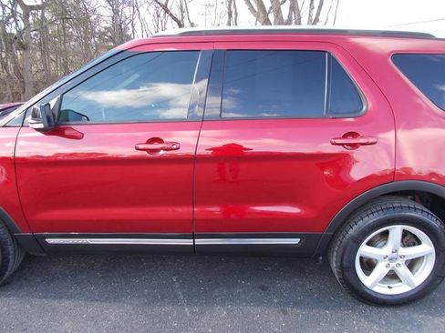 Used 2016 Ford Explorer XLT w/ Equipment Group 202A image 6