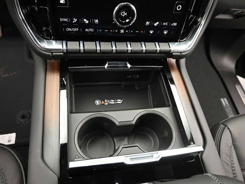 New 2026 GMC Yukon XL Denali w/ Denali Reserve Package image 17