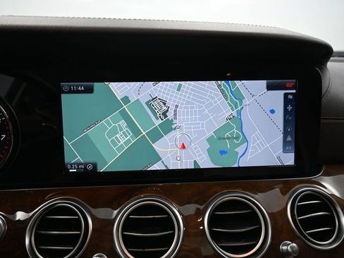 Used 2017 Mercedes-Benz E 300 4MATIC image 19