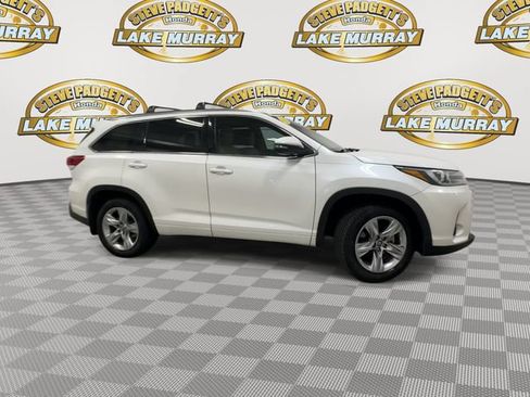 Used 2017 Toyota Highlander Limited FWD image 4